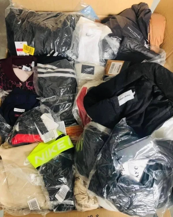 Customer returns mixed clothes | Amazon Mega Warehouse